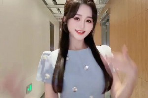 女主播果果自拍跳舞，感覺婚后身材更好了呀！??