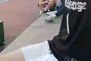 好家伙，看這腿毛我還以為是男的，結(jié)果竟是小姐姐??