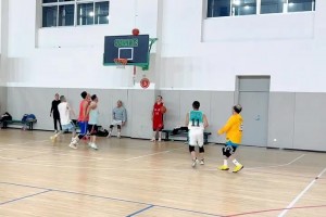 拿球??說話！