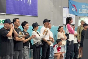 ??穿著最可愛的裙子，打著最狠的球！