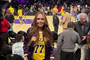 風(fēng)韻猶存！東契奇媽媽完全看不出51歲了啊??