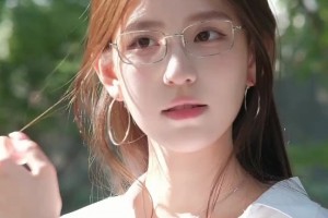 換賽道了？雞腿諾的校園風(fēng)穿搭 確實是美啊~