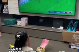 投入！蘇超南京隊(duì)和泰州隊(duì)點(diǎn)球大戰(zhàn)，10歲小姑娘跪拜祈求??