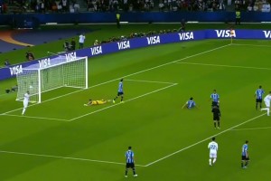 看了C羅這個(gè)視頻，讓人覺(jué)得凌空抽射很簡(jiǎn)單