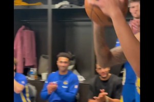 這新秀打球真的用腦子！勇士賽季開門紅，比賽用球給到理查德！