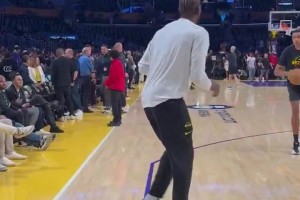 湖人生涯首秀！艾頓賽前熱身，三分訓(xùn)練看著很輕松