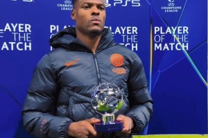 安東尼最搞笑！當年巴西眾將挑戰(zhàn)35米高空停球：只有內(nèi)馬爾成功！