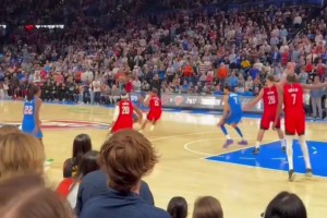 謝潑德這防守真是白給！SGA擋拆專門(mén)找他打，輕松投進(jìn)！