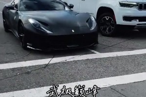 攤牌了？新賽季首戰(zhàn)，布朗尼開法拉利抵達(dá)球館