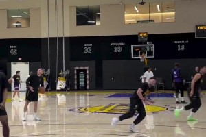 77的狀態(tài)真的是越來越好了！相信他會走的很遠(yuǎn)??