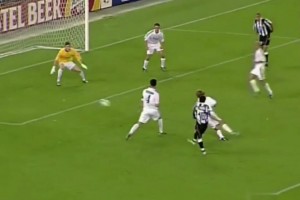 自帶領域的男人！皮耶羅神級停球連續(xù)晃動攻破皇馬！