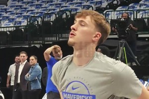 萬眾期待！狀元弗拉格賽前熱身 這投籃節(jié)奏看著挺舒服！