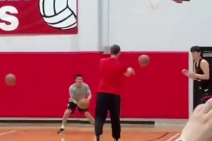 都看在眼里的！楊瀚森此前跟著斯普利特訓(xùn)練：定點(diǎn)三分12中11