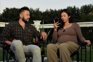 真的好敢聊?。??張曼源與絡(luò)腮胡老公的讀（毒）評(píng)論環(huán)節(jié)