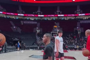 今天會(huì)用上這招嗎？楊瀚森弧頂假傳真投三分訓(xùn)練！