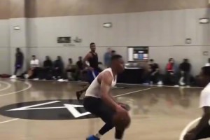 永遠(yuǎn)讓人過目不忘的打法！八年前野球場(chǎng)的威少虐框時(shí)刻！