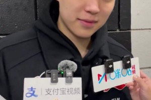 在替補(bǔ)席和隊(duì)友喊得最多的是？瀚森：不能說??有時(shí)候有點(diǎn)罵人的