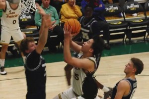 太帥了！王俊杰在NCAA季前賽上演驚艷一條龍滯空上籃！