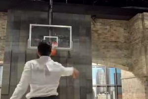 比大多數(shù)人手型都標(biāo)準(zhǔn)！名記Shams這打球什么水平？