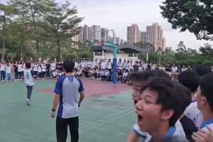 挖槽??中學班賽驚現(xiàn)后場超超超遠三分絕殺！！這能吹一輩子！