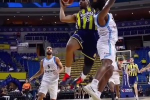 少年老成！名場面：CC帶著陪練隊(duì)干掉了美國男籃！