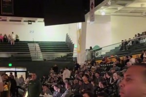 感受大學(xué)籃球的氛圍！王俊杰首發(fā)出戰(zhàn)砍下23分4板1斷！太猛了！