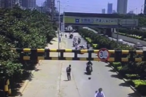 不懂就問(wèn)：馬路上運(yùn)球造成交通事故該怎么判？??????