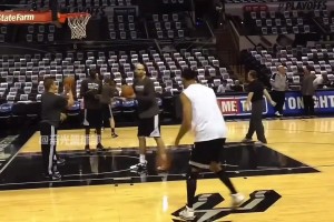 這就是大基本功嗎！鄧肯大秀45度投籃，招牌打板