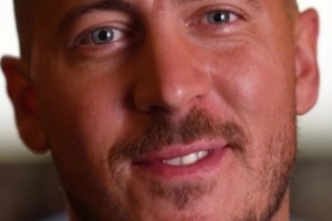 穆帥深情表白阿扎爾：抱歉以前那樣對(duì)你，因?yàn)橄胱屇阕兊酶? >
                                        </div>
                                    </div>
                                                                        <div   id=