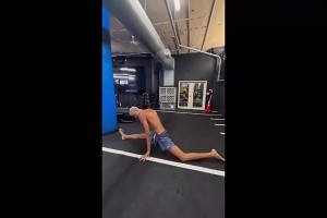 這什么逆天柔韌性？2米24文班嘗試一字馬，看得我小腦萎縮了??