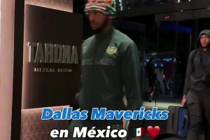 獨行俠球員抵達墨西哥備戰(zhàn)與活塞的常規(guī)賽～濃眉看上去并無大礙