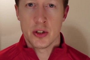 英國(guó)足球哥：蓉城球迷對(duì)阿奇姆彭種族歧視…真惡心一點(diǎn)素質(zhì)都沒有