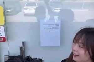 博主此前去看國(guó)足世預(yù)賽時(shí)感嘆：世界就是一個(gè)巨大的曼聯(lián)食堂！