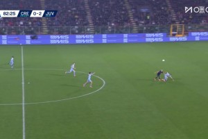 ??老兵一往無前！瓦爾迪扛翻加蒂殺入禁區(qū)低射攻破尤文！