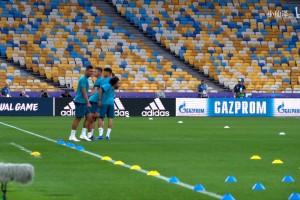 那天C羅踢完利物浦后，他進(jìn)入通道后就再也沒(méi)回來(lái)..