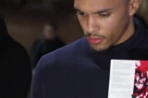 紀(jì)念若塔?? 游戲搭子阿諾德為好友獻(xiàn)上手柄??