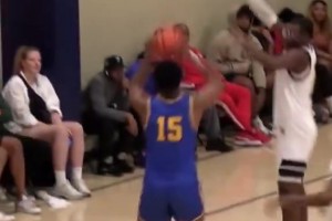 布萊斯也有股狠勁??！這記殘暴大帽有沒(méi)點(diǎn)老詹的風(fēng)范？