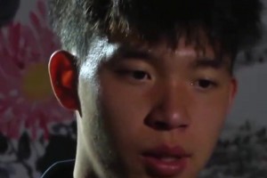 每體關(guān)注王鈺棟，直言英超與德甲或?qū)⒊蔀樗南乱徽? >
                                        </div>
                                    </div>
                                                                        <div   id=