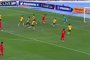 網(wǎng)友：王鈺棟這次禁區(qū)內(nèi)冷靜拉球，是多少成年隊(duì)老大哥做不到的？