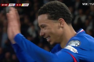 ?；倏送粕淦崎T！攻入國家隊處子球！姆總禁區(qū)內(nèi)橫傳送助攻！